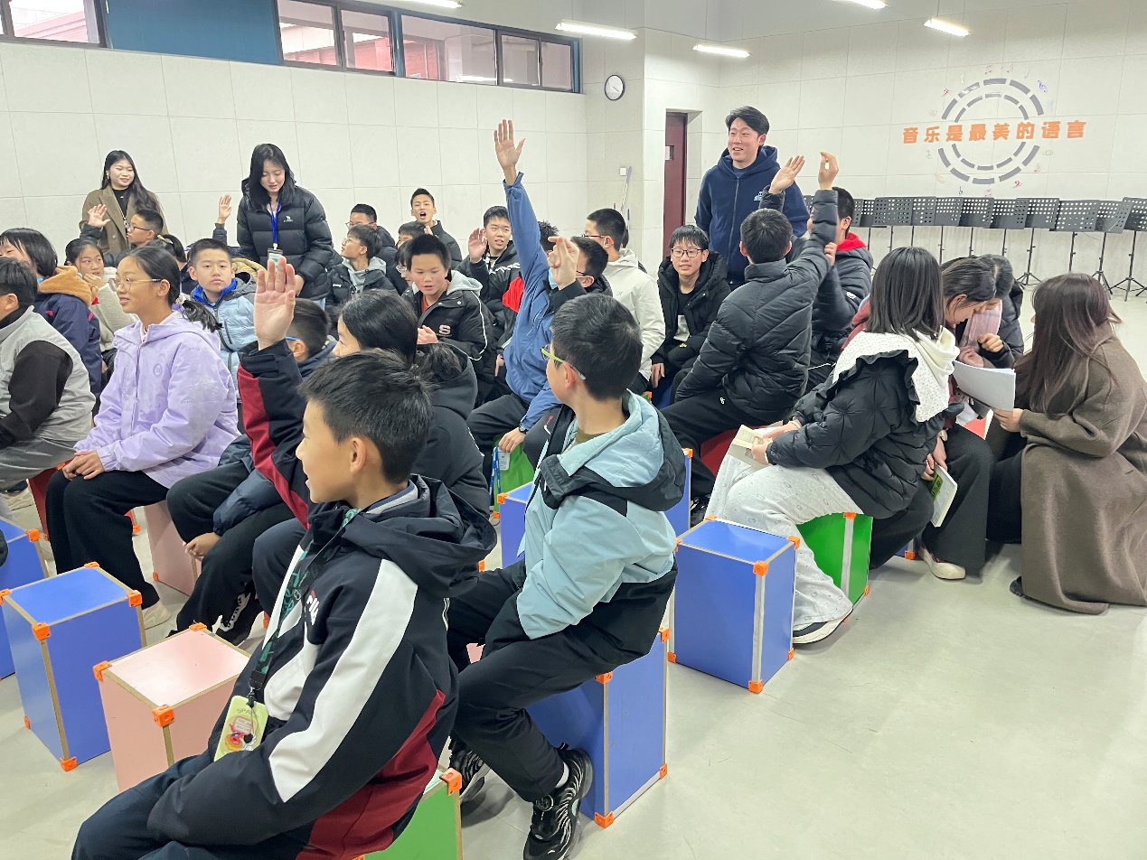 科技賦能成長 湖北二師22級實習(xí)生在光谷未來學(xué)校開展AI+電子樂器實踐營教育活動策劃與咨詢