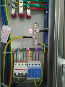 配電箱中浪涌保護器4P開關的正確操作指南